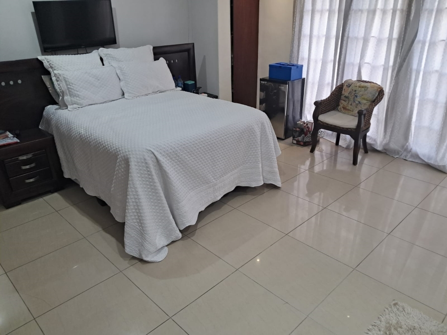 6 Bedroom Property for Sale in Safari Gardens North West